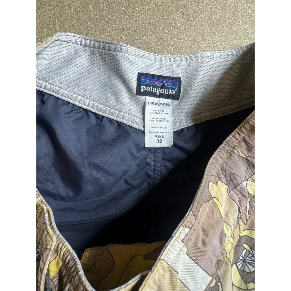 Patagonia Mens Board Shorts Size 32 Floral‎ Camo Nylon Swim Trunks Brown Yellow